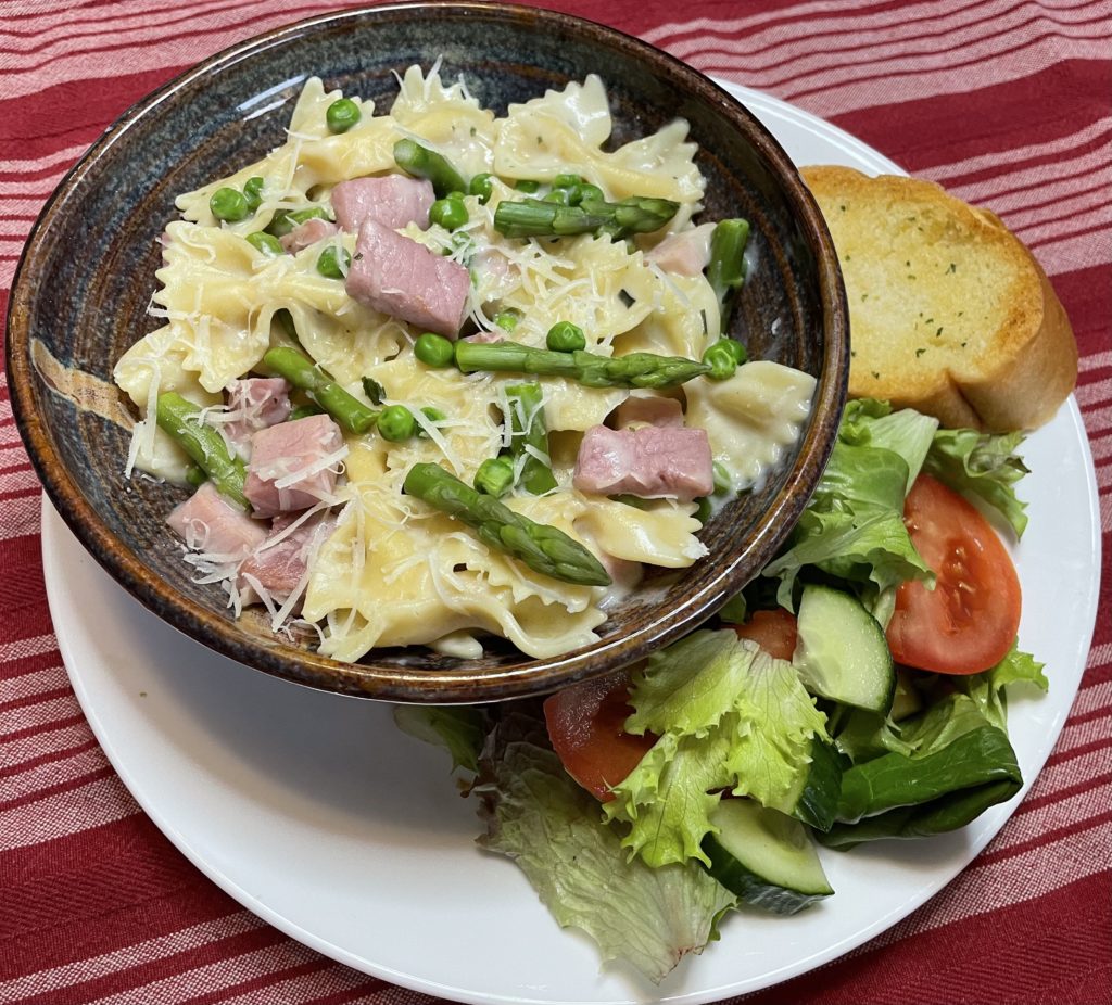 Creamy Pasta with smoked carved ham 2